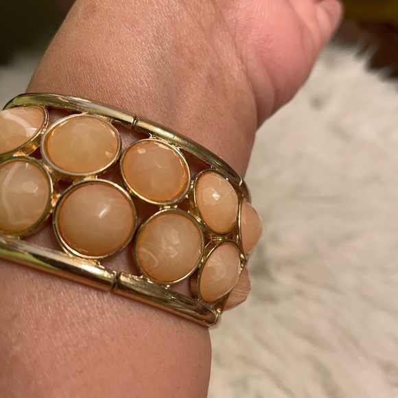 Elegant Gold and Peach Bracelet - Picture 6 of 6